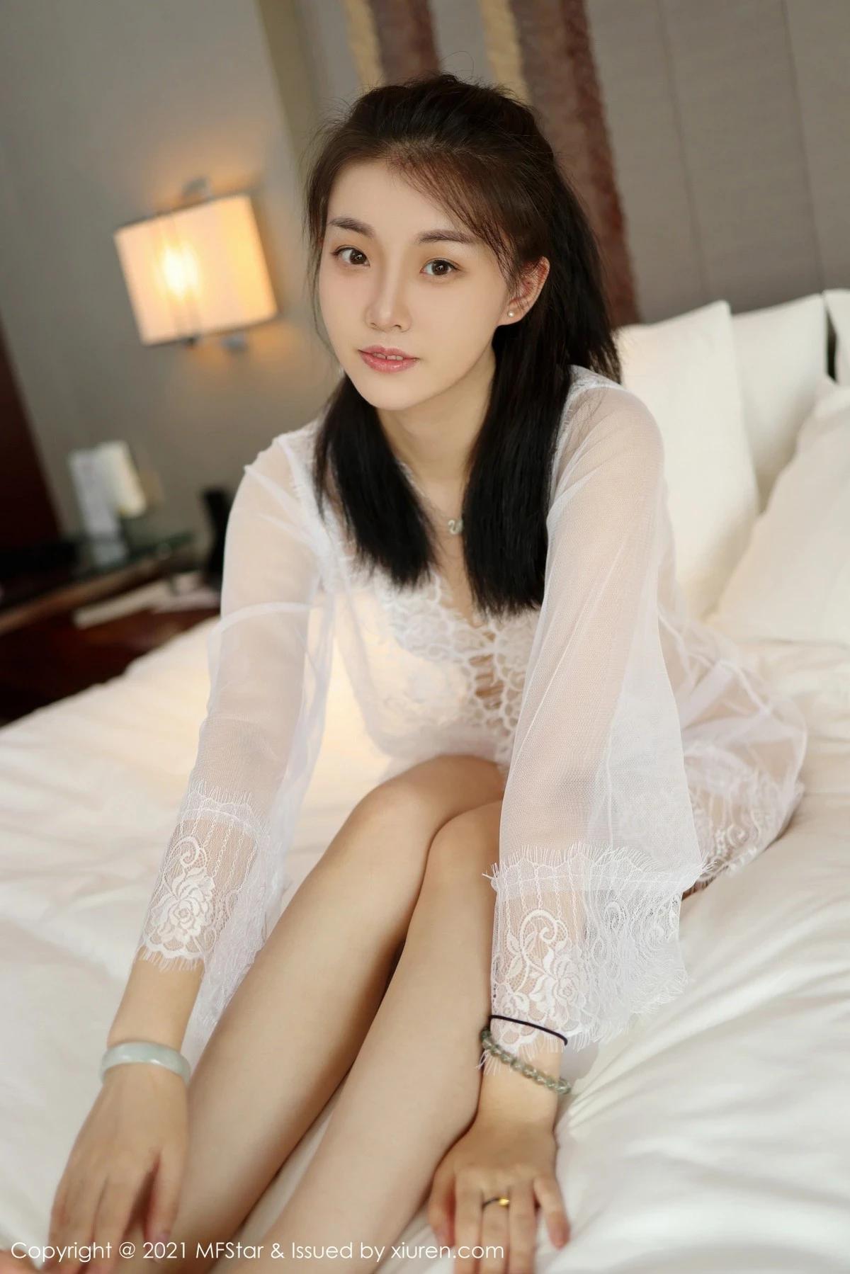 [MFStar模範學院]Vol.528_模特一顆甜蛋黃a居家女友睡衣私房薄紗秀完美身材誘惑寫真50P(16)