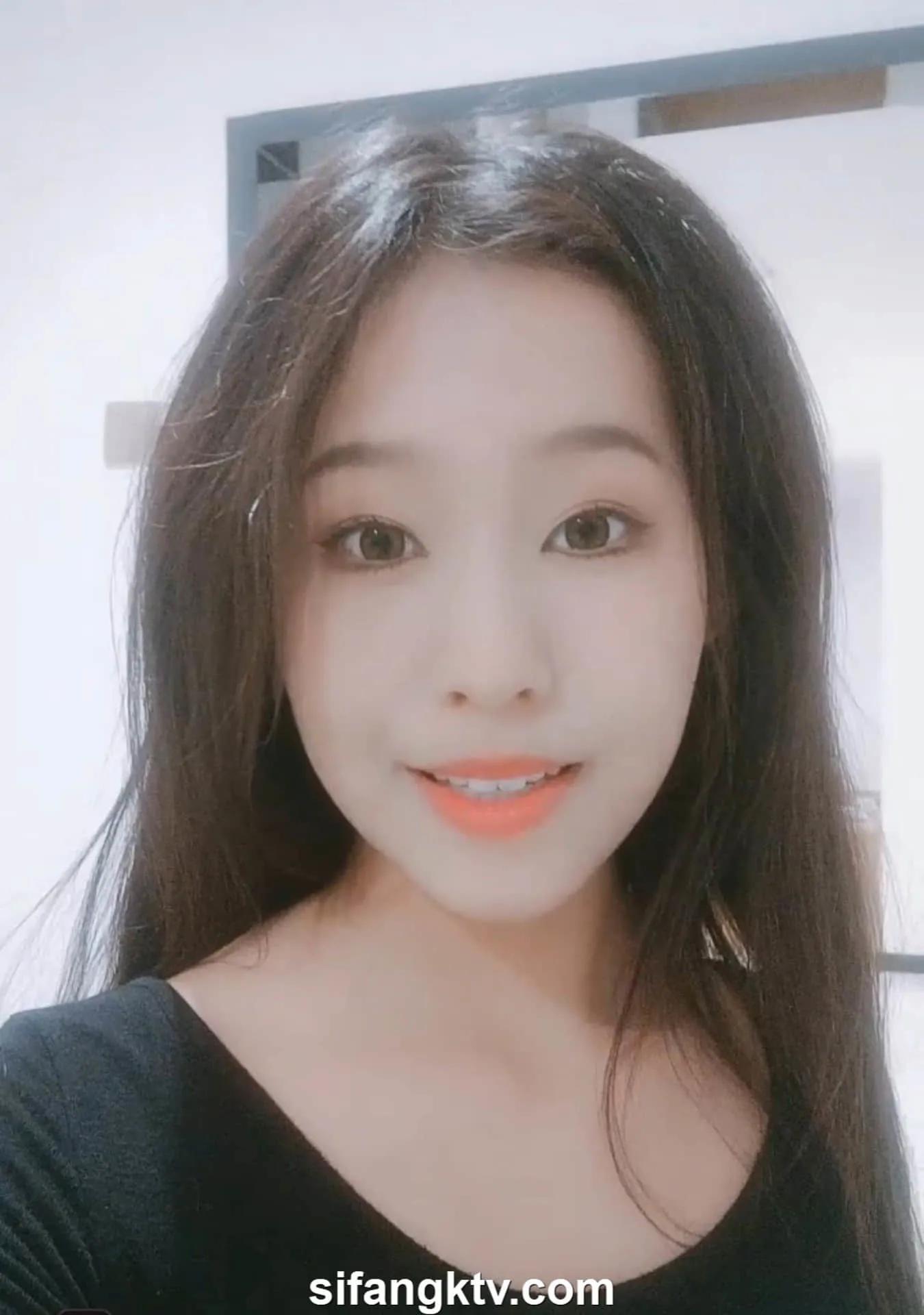 粉嫩骚穴直接露出 ! 辍学女孩爽拍裸照 ! 耻毛剃光白虎妹 !(11)