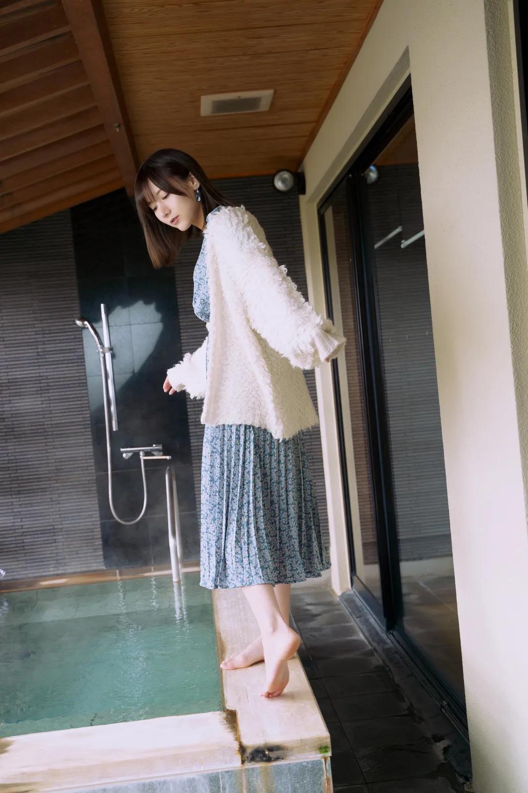 けん研(けんけん)《温泉旅行2》罩不住的魔鬼胴体(23)