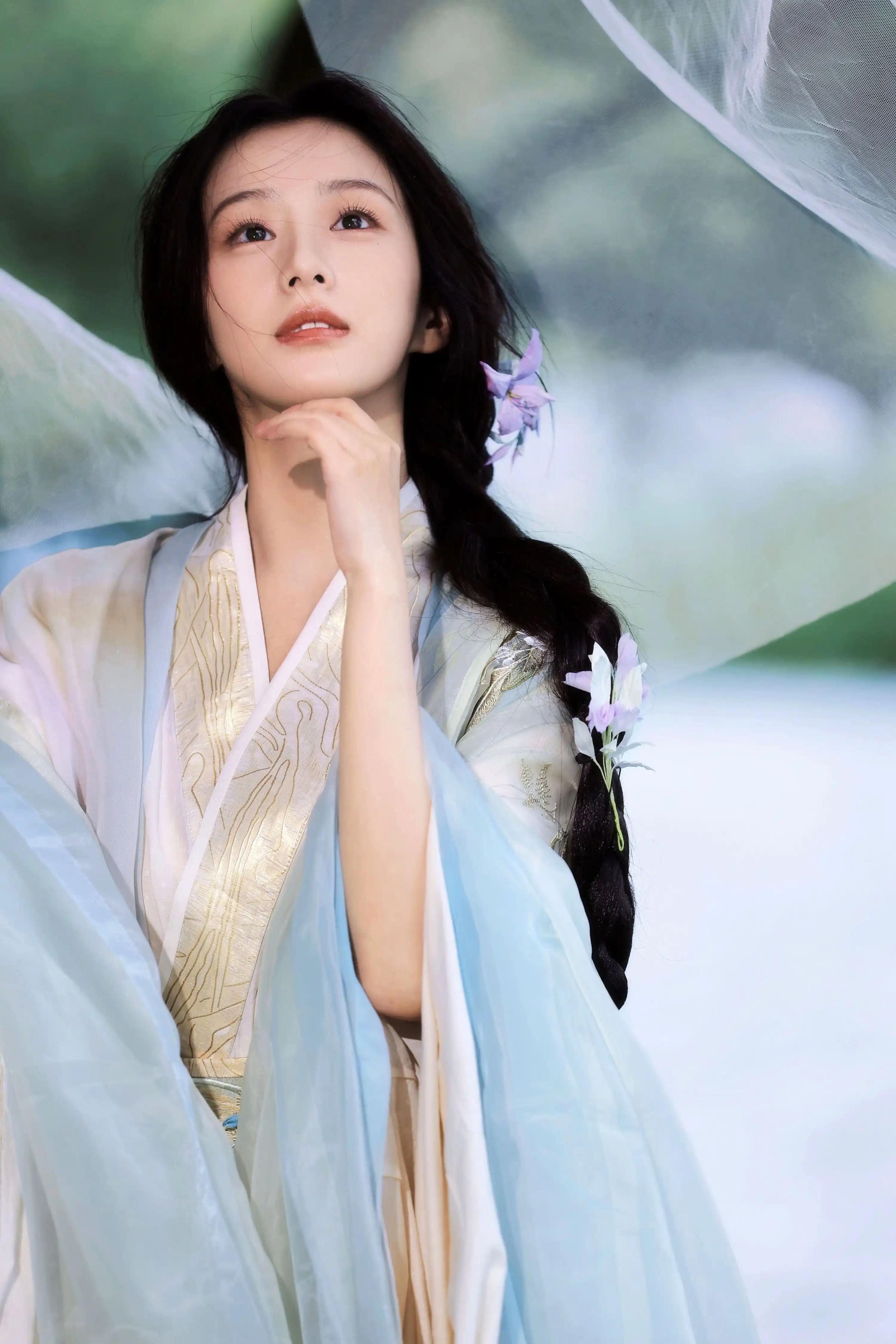 像藏在林间的精灵，生辰快乐—包上恩[高清套图](18)