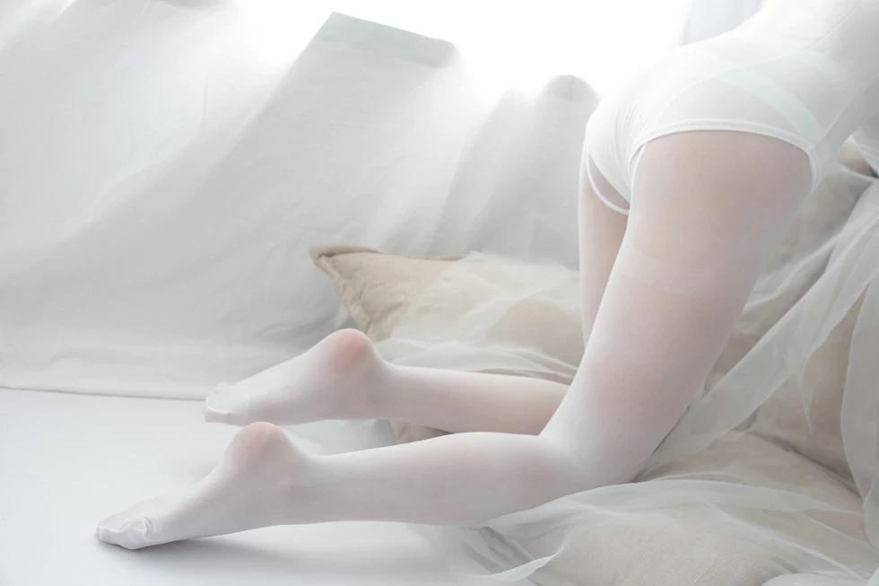 [愛花寫真]ALPHA007_白色高叉連體衣妹子私房白絲褲襪純白誘惑寫真156P(27)