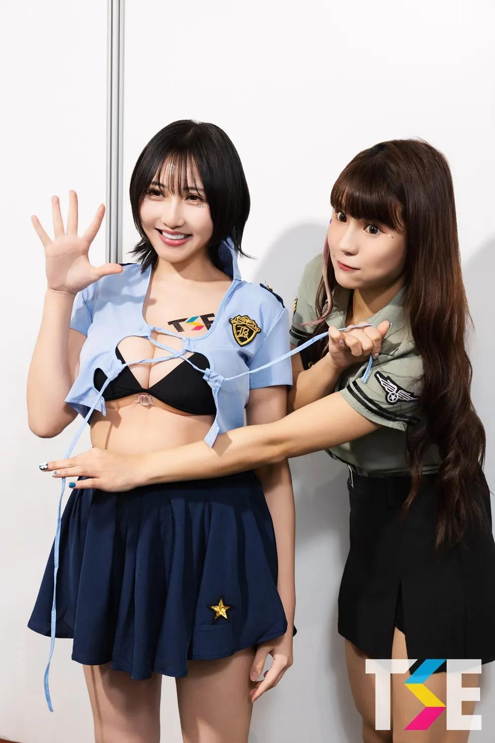 台湾人气网红琳妲在TSE学服祭现场当教官抓服仪不整的学生(8)