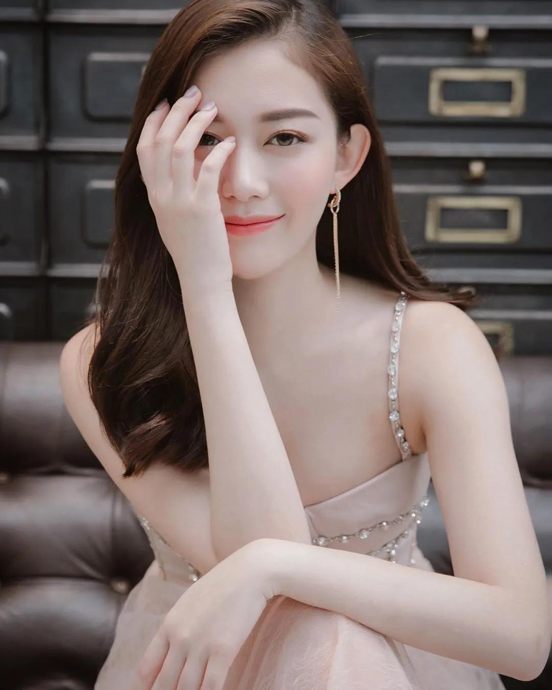 不喝先醉！仙气模特儿「利善榛Cindy」眼神清澈气质高雅，骨感美体穿上什么都好看！-小湿妹图(26)