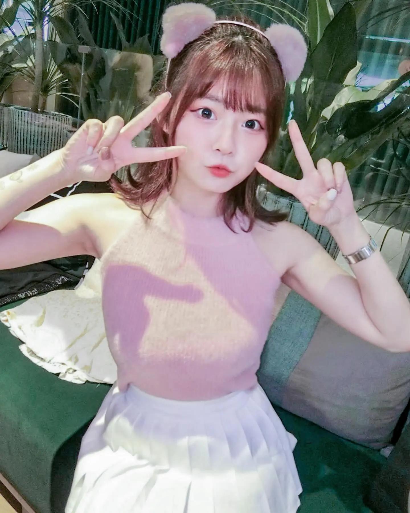 清纯系美眉「阳光廷廷」晒浑圆美胸令众人惊艳 有够迷人(13)