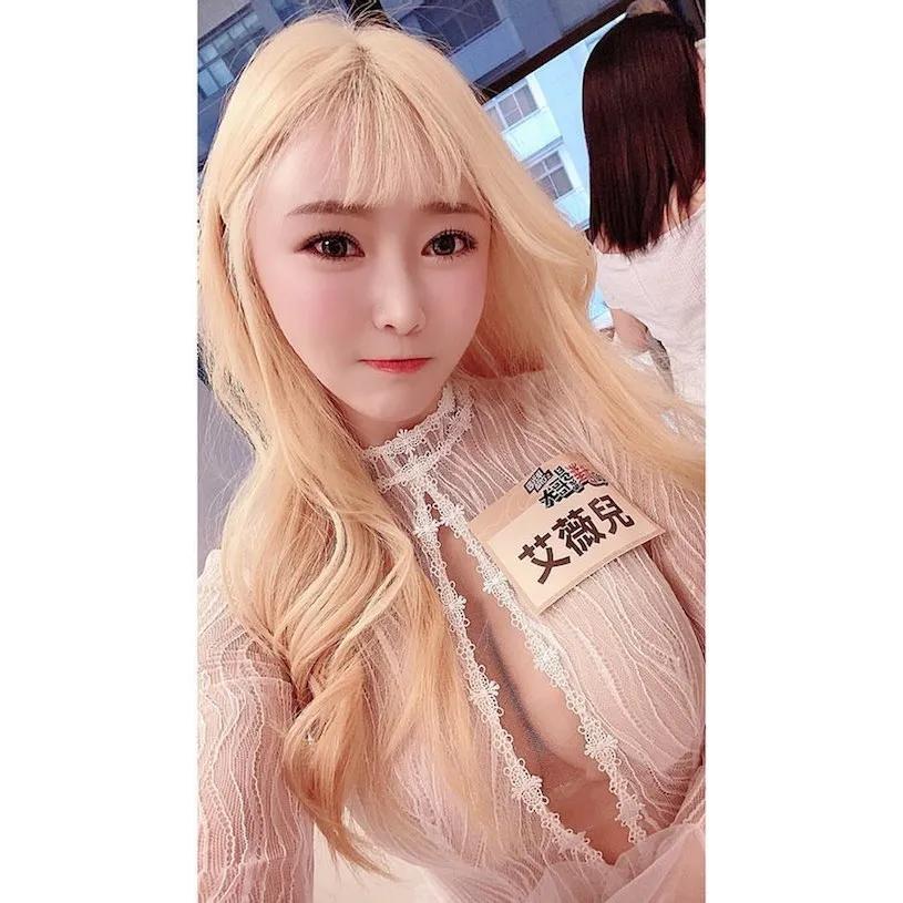 火辣金发芳疗师「艾薇儿Elvira」，美乳好曲线实在超诱惑！-小湿妹图(2)