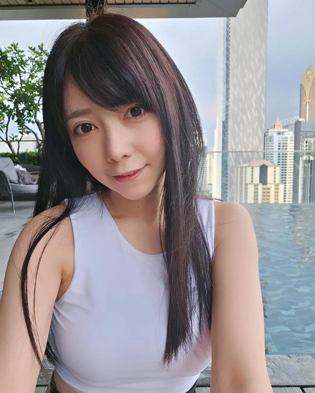 实况正妹「Tsuki月希」招牌笑容好甜 各种惹火奶美照谁受得了(12)