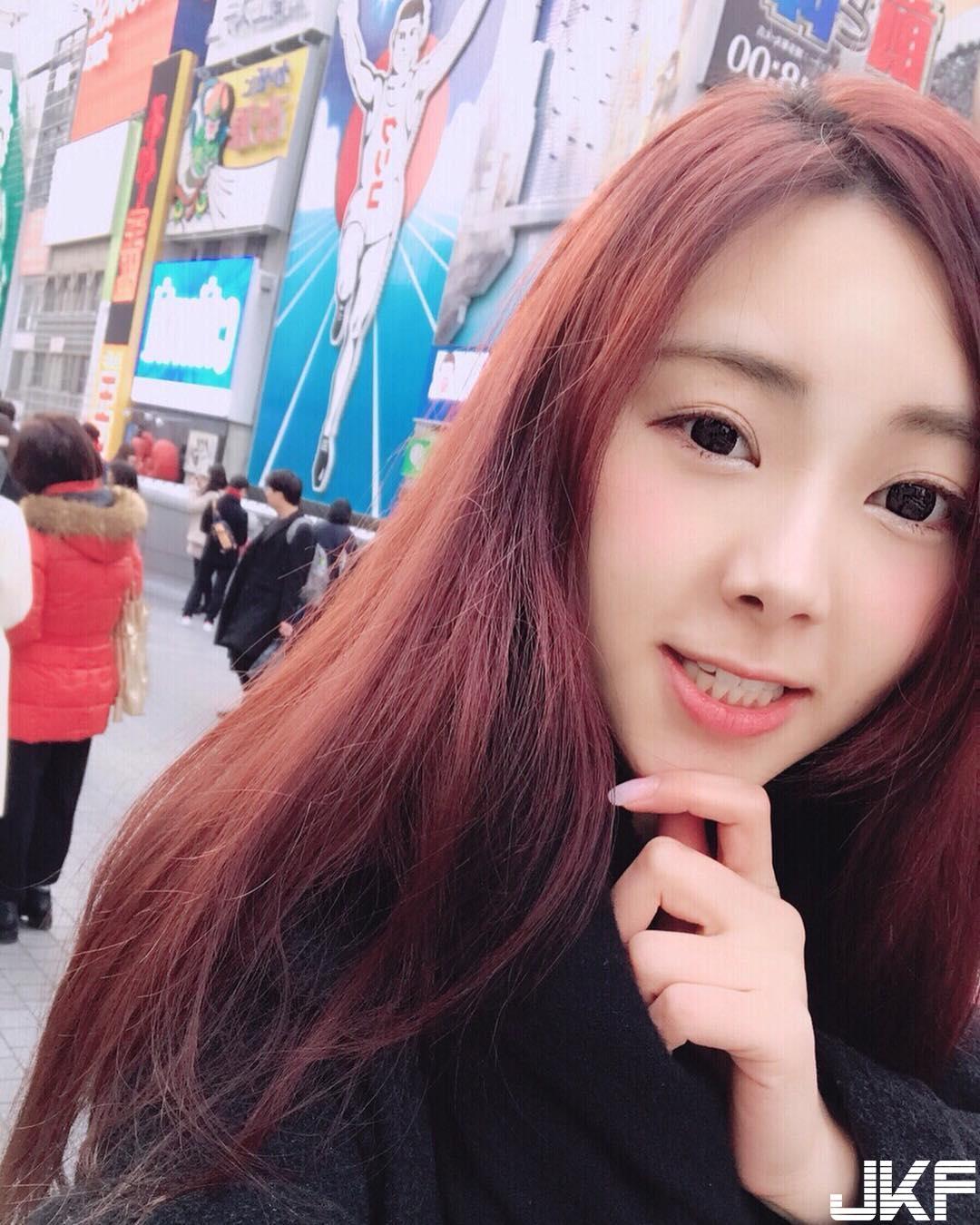 「裸照门」算什么？甜美大眼空姐「Vien」挥别阴霾，晒出婚纱照大秀事业线！-小湿妹图(19)