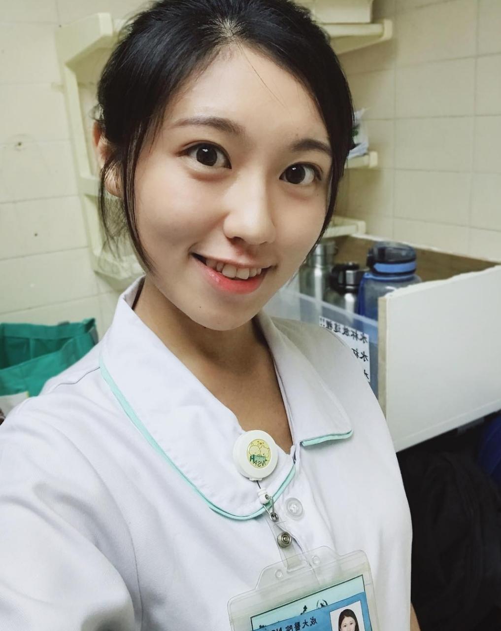 性感护理师「家榛」大方展现火辣曲线(2)