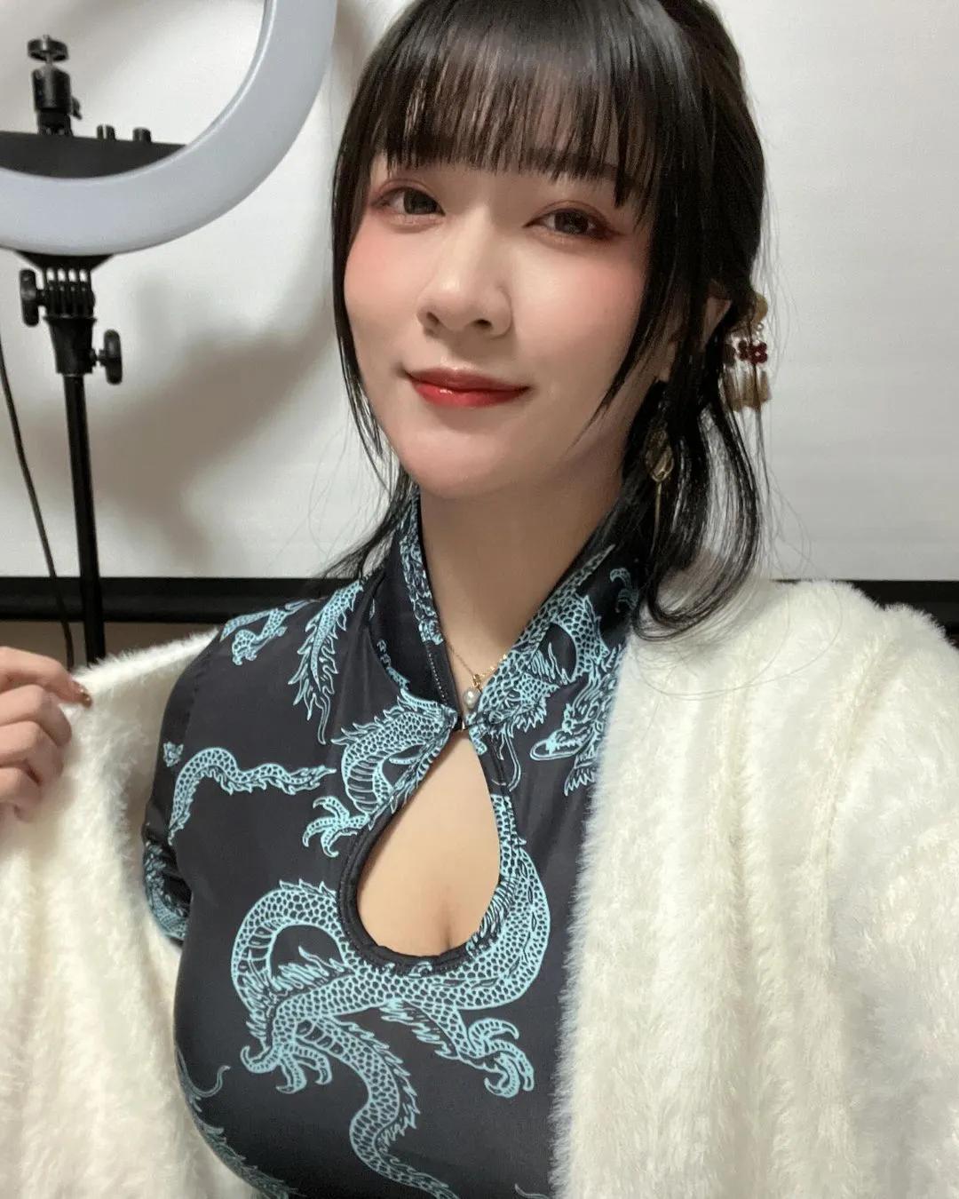 Youtuber正妹「球球MiKa」浑圆美臀前凸后翘真的太猛啦！画面养眼(2)