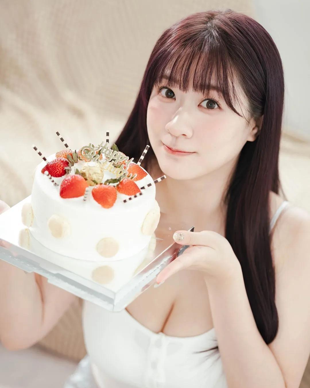 网美「球球MiKa」没有尺度极限 软绵绵凶猛溢出(15)