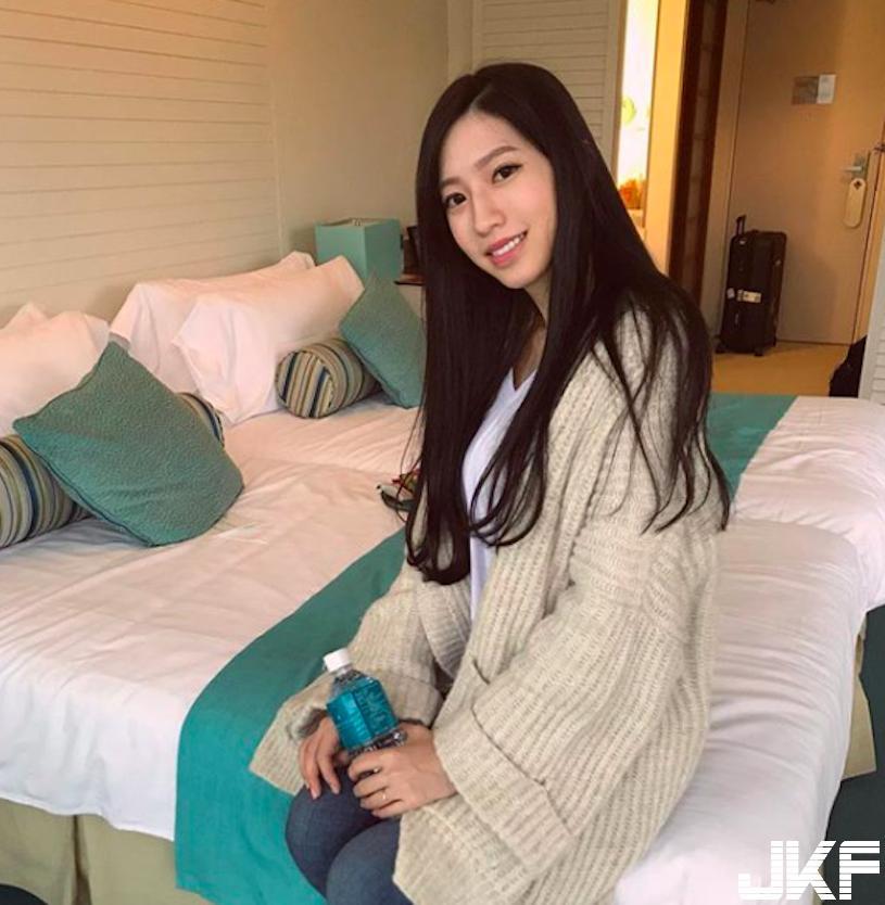 正翻！LEXUS车厂「九头身美乳员工」，「火辣车头灯」让网友疯狂排队买车啦！-小湿妹图(9)