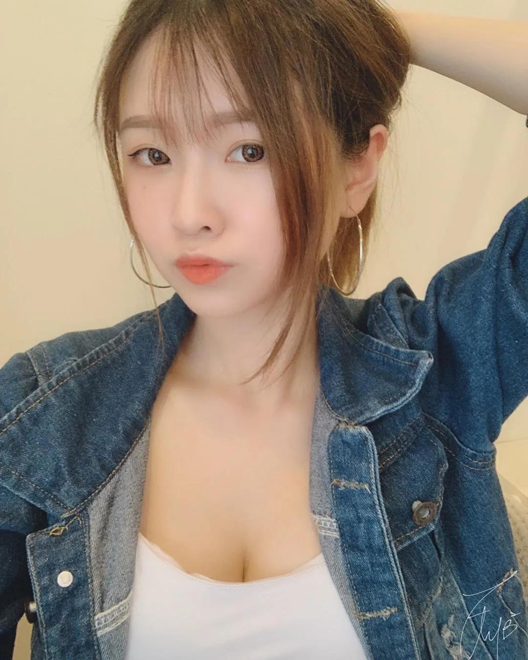 性感正妹会计师！「邱邱Chiu Tzu」丰满的傲人双峰快把衣服撑爆，男粉双眼吃冰为之疯狂！-小湿妹图(16)