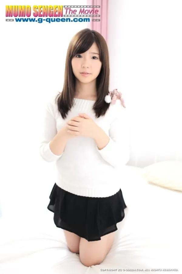 绑辫子的野村美穗坐在沙发上!(3)