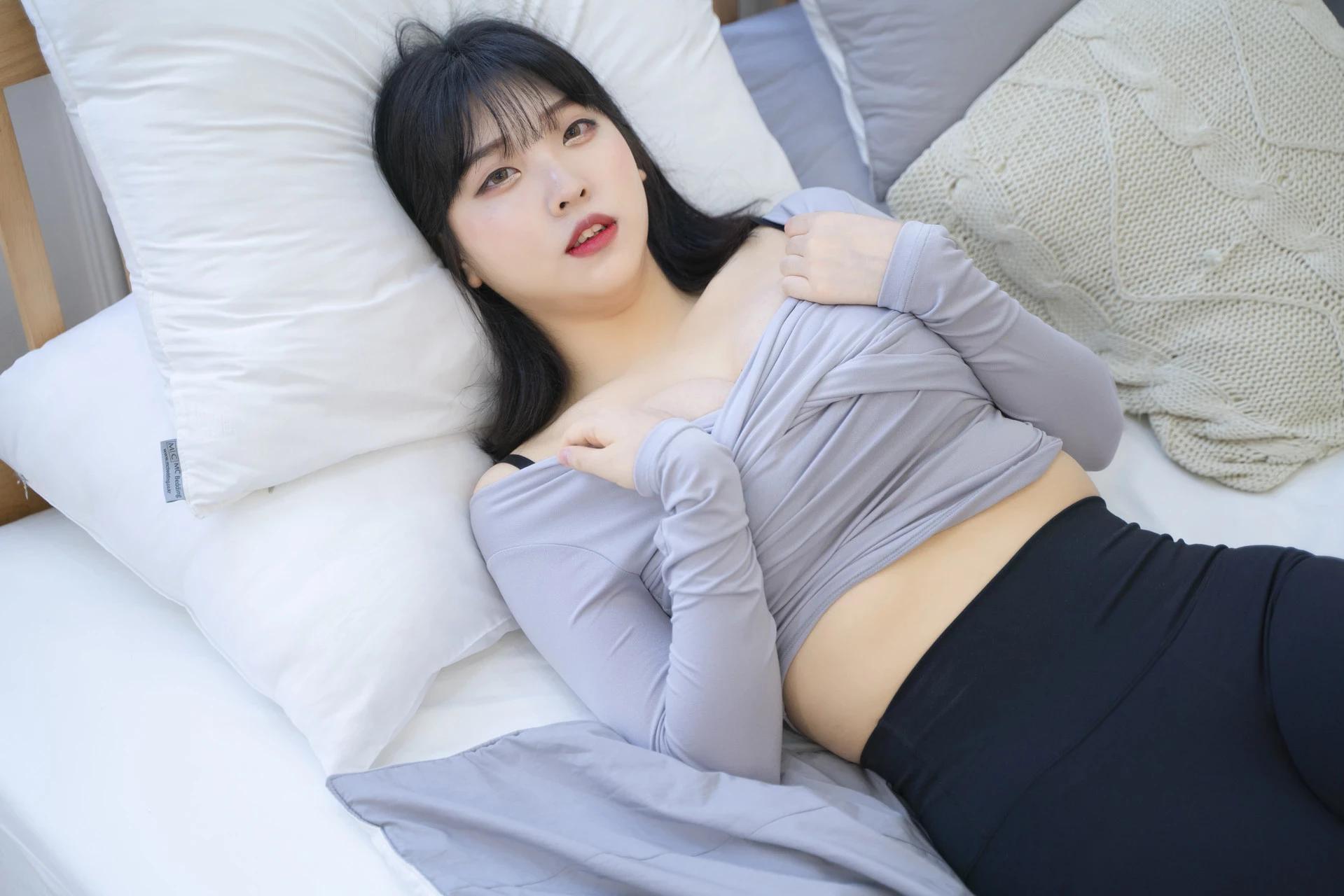 Song Hana 송하나, [ROGLE] Leggings(41)