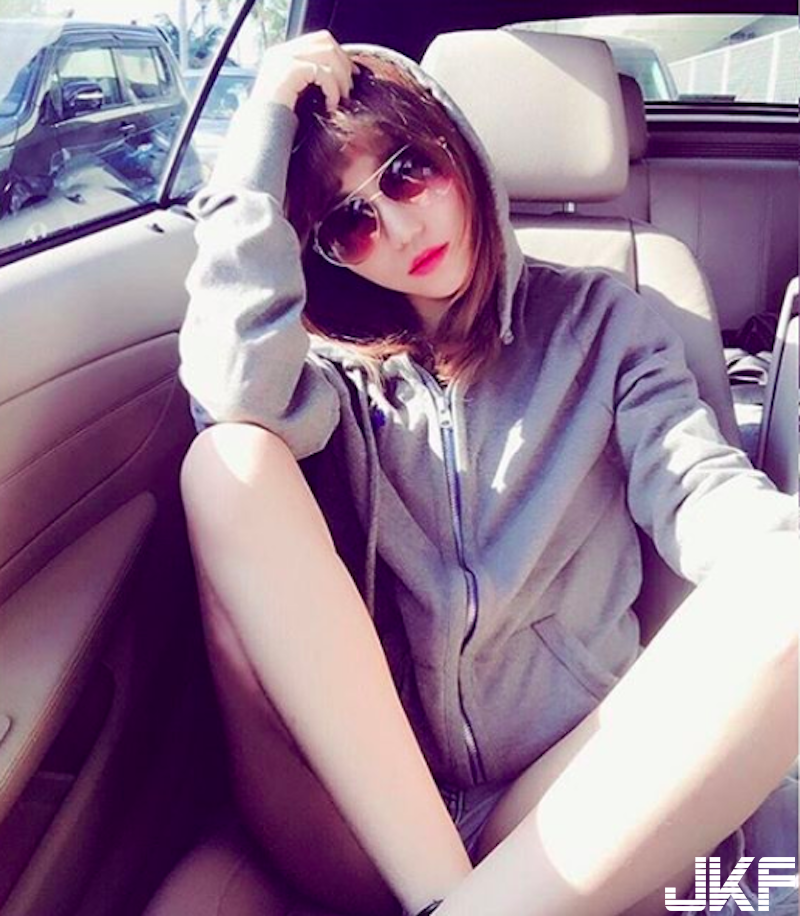 辣辣der！退役空姐的「美艳背影」好撩人！白皙肌肤＋修长美腿超极品！-小湿妹图(7)