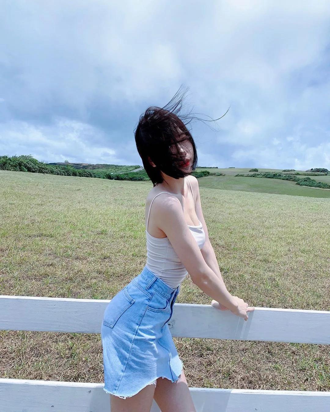 屏东大学体育系「短发正妹」身材太OP！「细腰长腿」超极品，根本校花等级！-小湿妹图