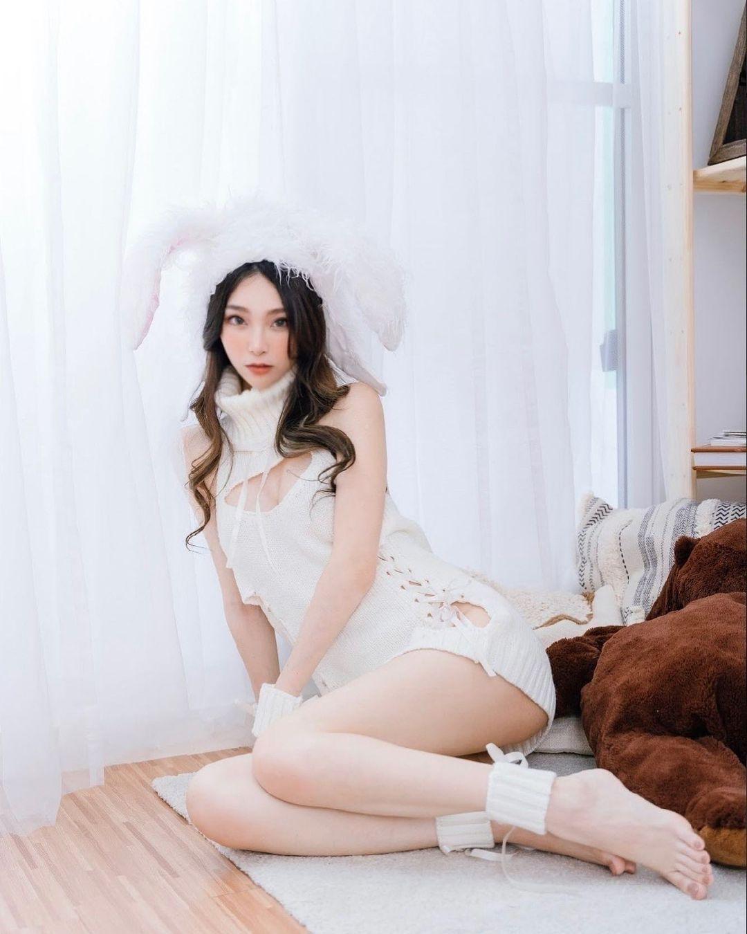 是仙女下凡吗？正妹「Lily」气质满满 看到那一对 D 杯胸器就秒按追踪了(25)