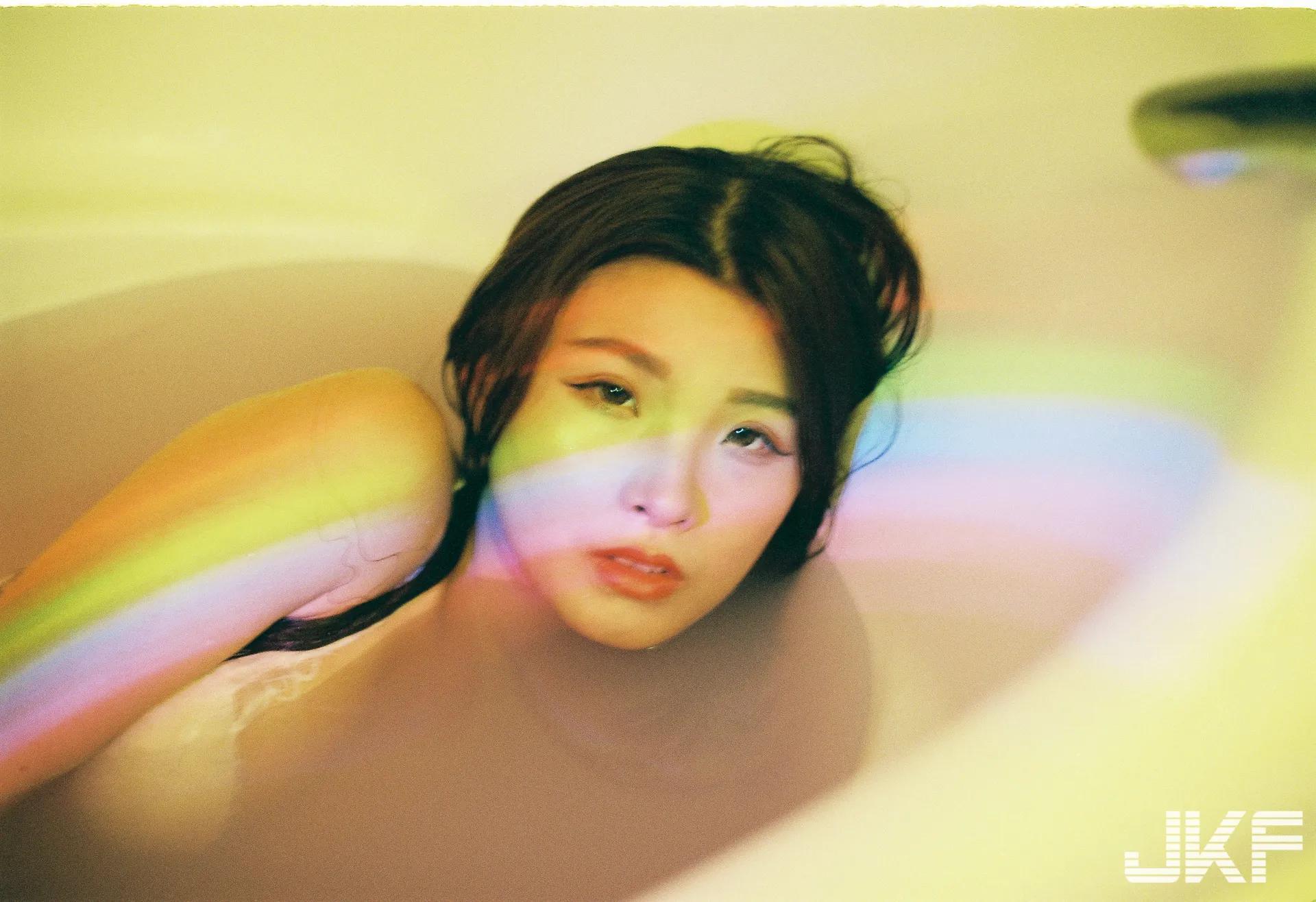 性感黑丝袜的撕扯「雪莉Shally Chen」，午后情欲大解放！(122)