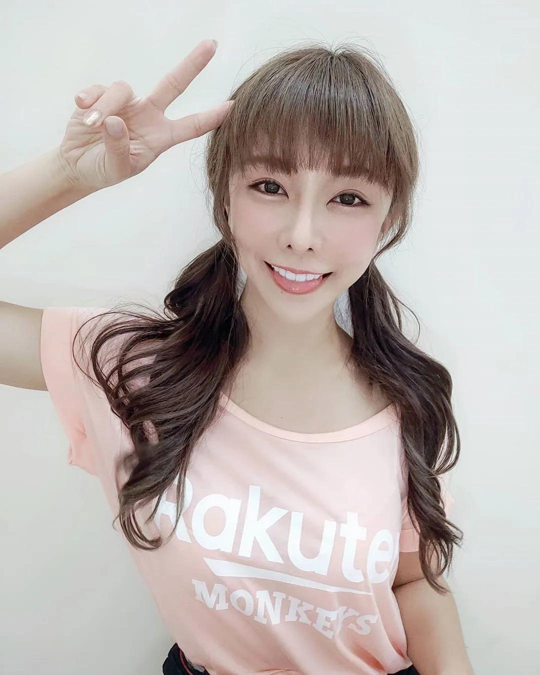 啦啦队女神巫苡萱 ㄉㄨㄞ奶弹出...全身找不到缺点(14)