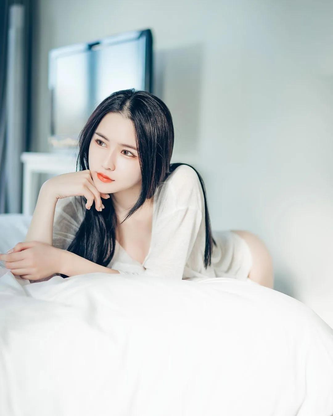 曼妙长腿美姬「冰冰Cream」诱惑胴体超撩欲　销魂嫩乳溢出美到让人不敢看-小湿妹图(19)