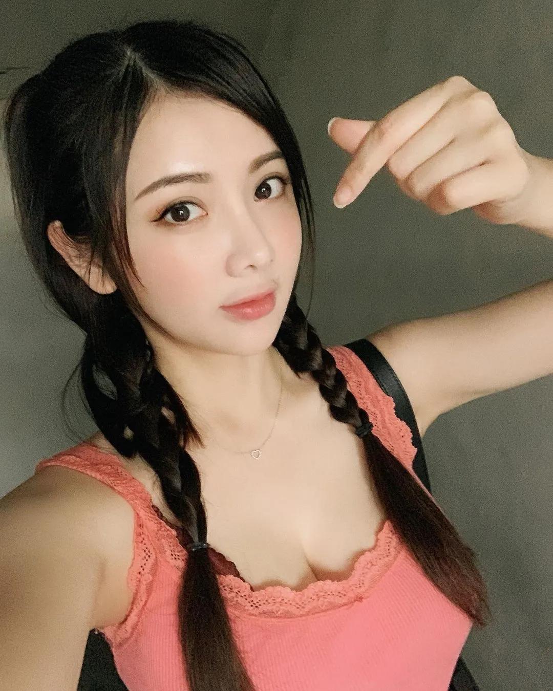 正妹护理师言儿火辣身材....晒超凶比基尼照(7)