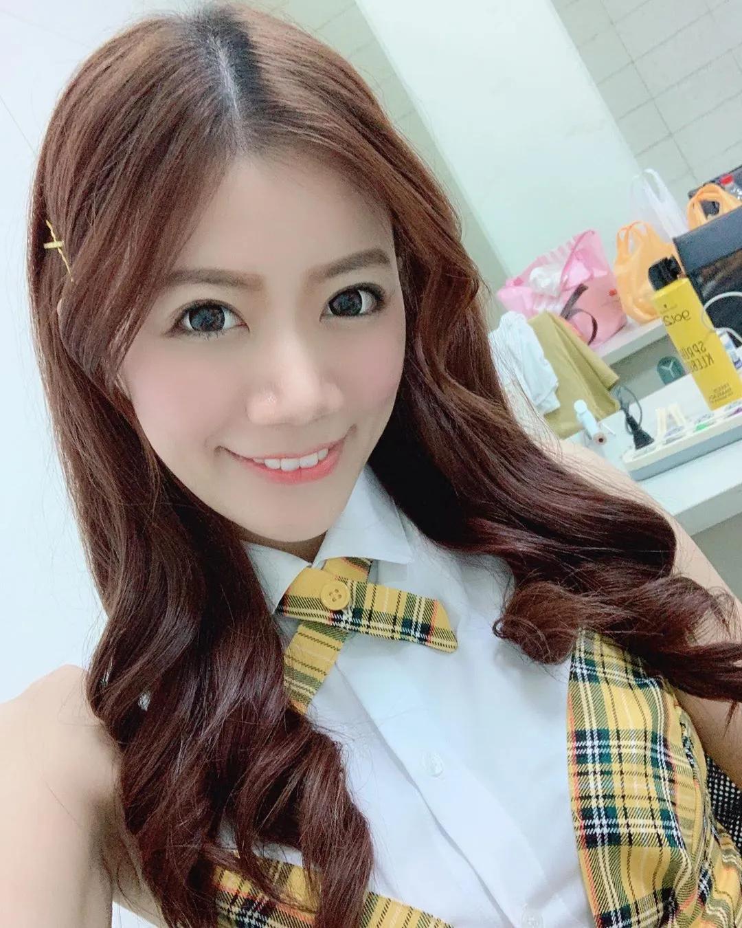 Angela宝7可爱中又带点妩媚！胸前「庞然大物」更是不容忽视(11)