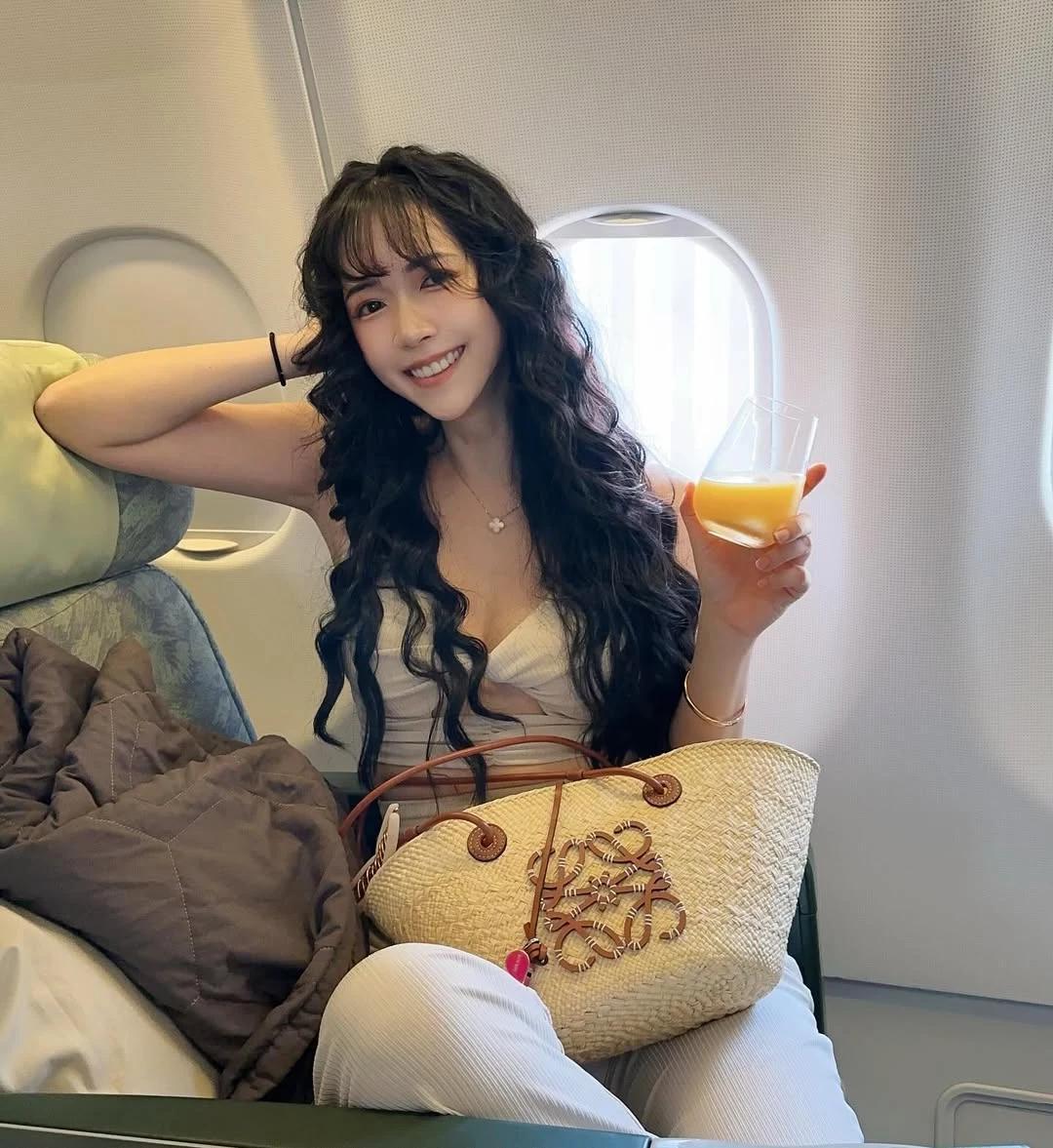 神情誘人「𝒮𝑒𝓇𝑒𝓃𝑒 • 薩琳」色氣胴體氣質太誘人 (17P)(11)