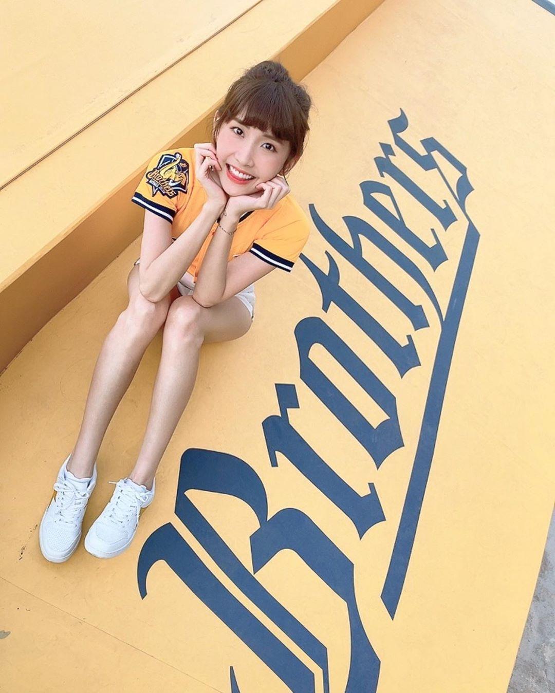 啦啦队小甜心！「粿粿Ｍeigo」清甜笑颜惹人爱，不穿裤裤只好让腿控大饱眼福！-小湿妹图(9)