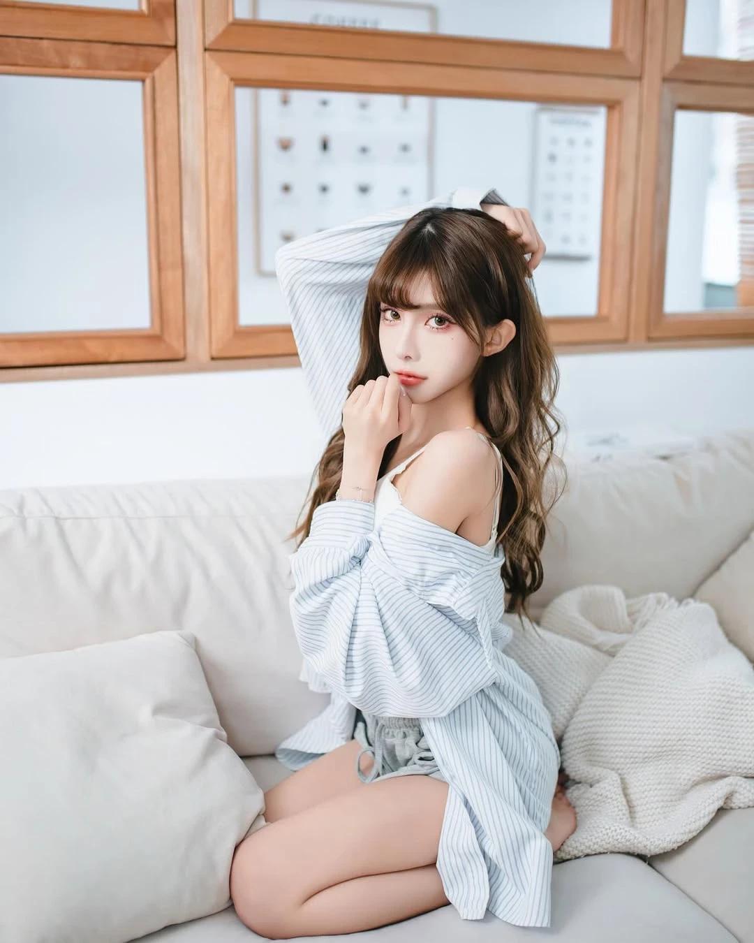 「Sheep_Yang」性感曲線惹火誘人！視角太逆天 (22P)(20)