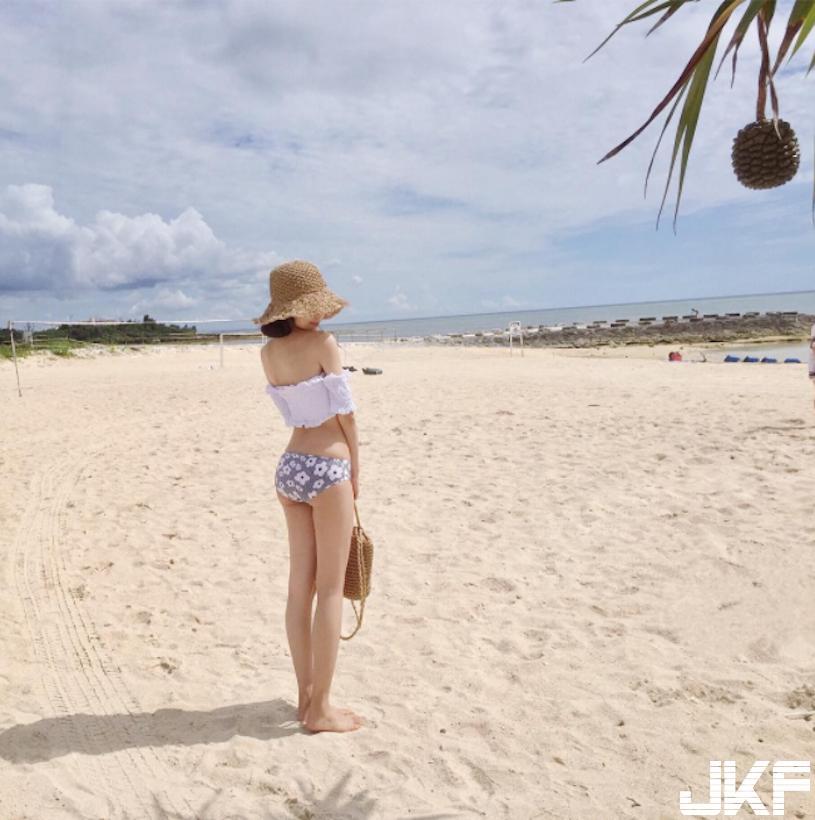 火辣！气质正妹海边「倒奶戯水」大秀长腿比基尼(7)