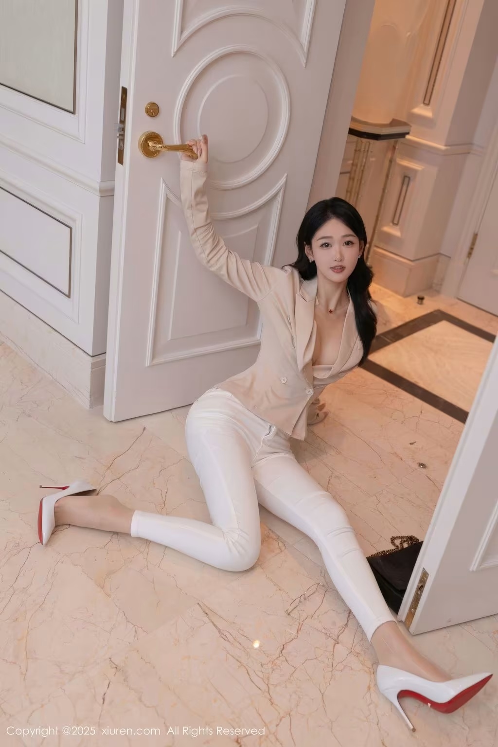 XIUREN No.11053： Tang An Qi (唐安琪) (85 photos) - ( Page 1 / 5 )(9)