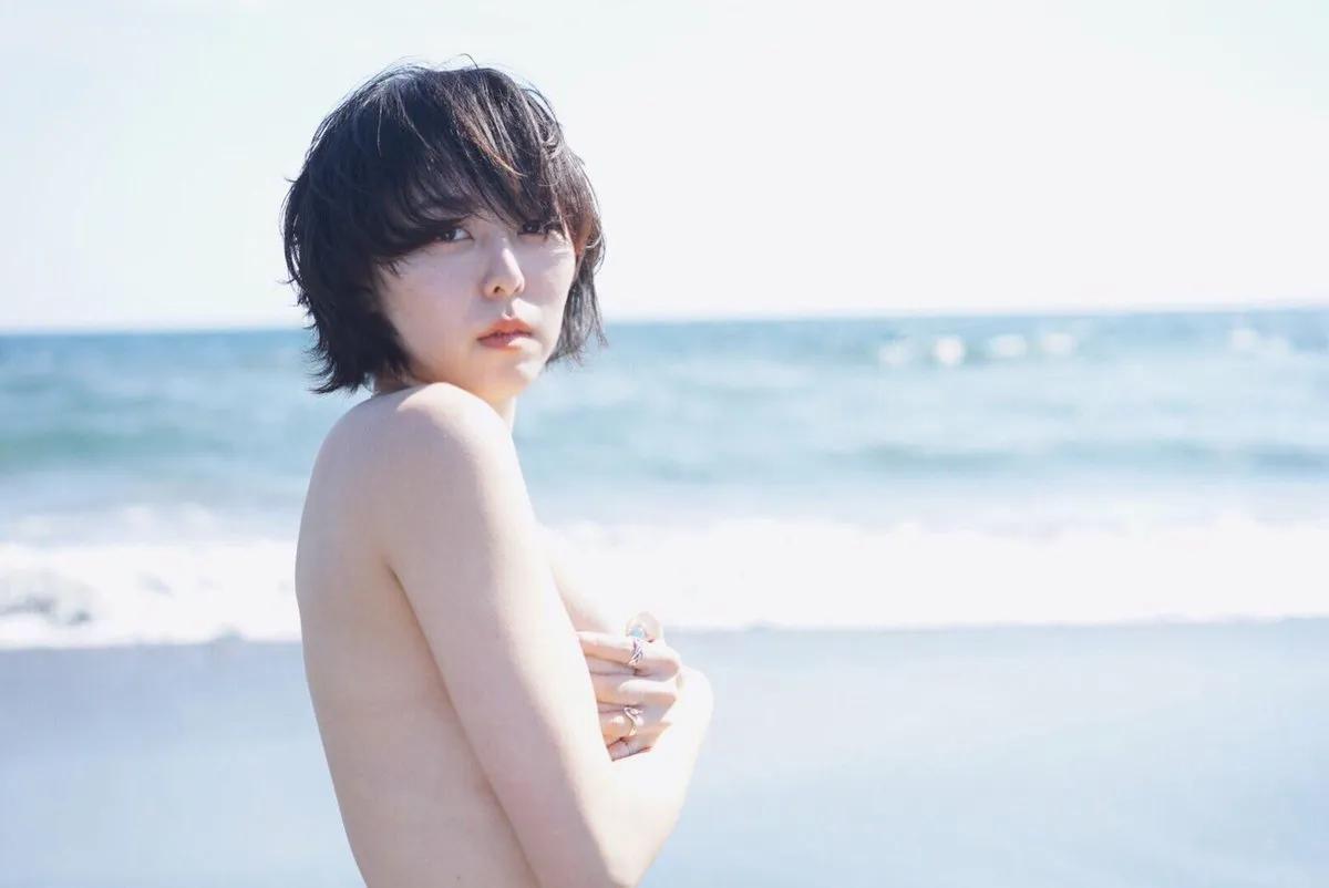 巨乳夹珍珠奶茶只是小Case！H奶炫乳短发妞「背带勒住南半球」证明奶大就是方便-小湿妹图(8)