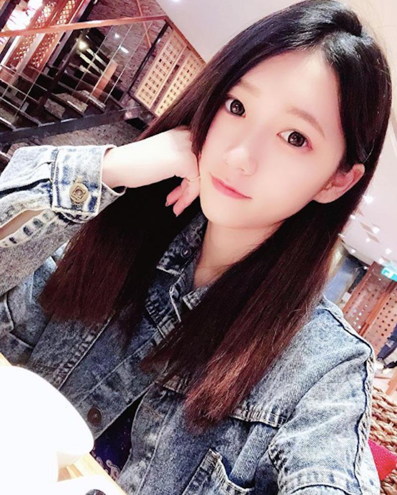 清纯系妹妹直播主「小彩」造型多变～性感甜美兼得让网友忍不住追踪！(15)