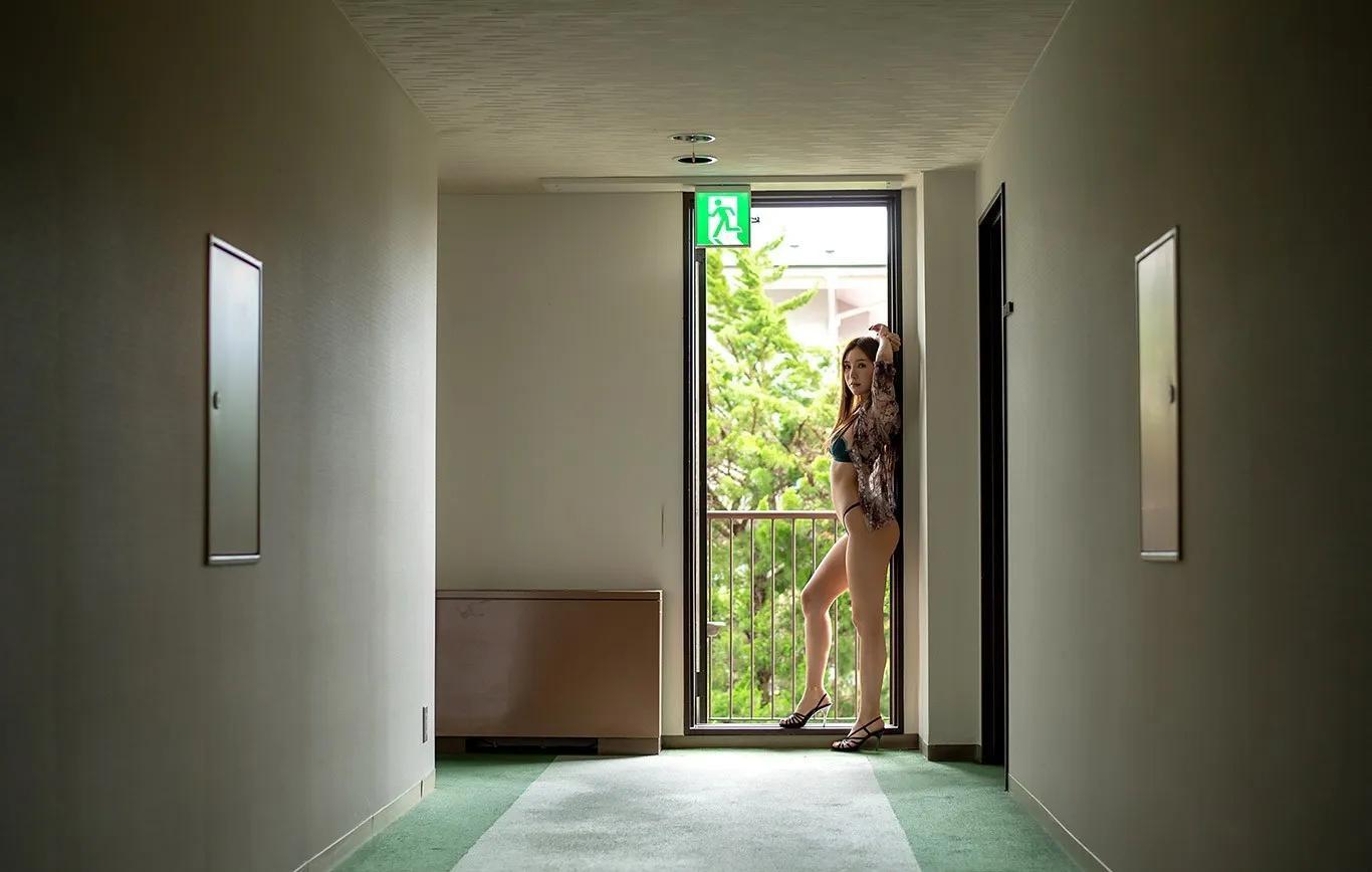 葵 乡居田野的裸露日常画像(20)