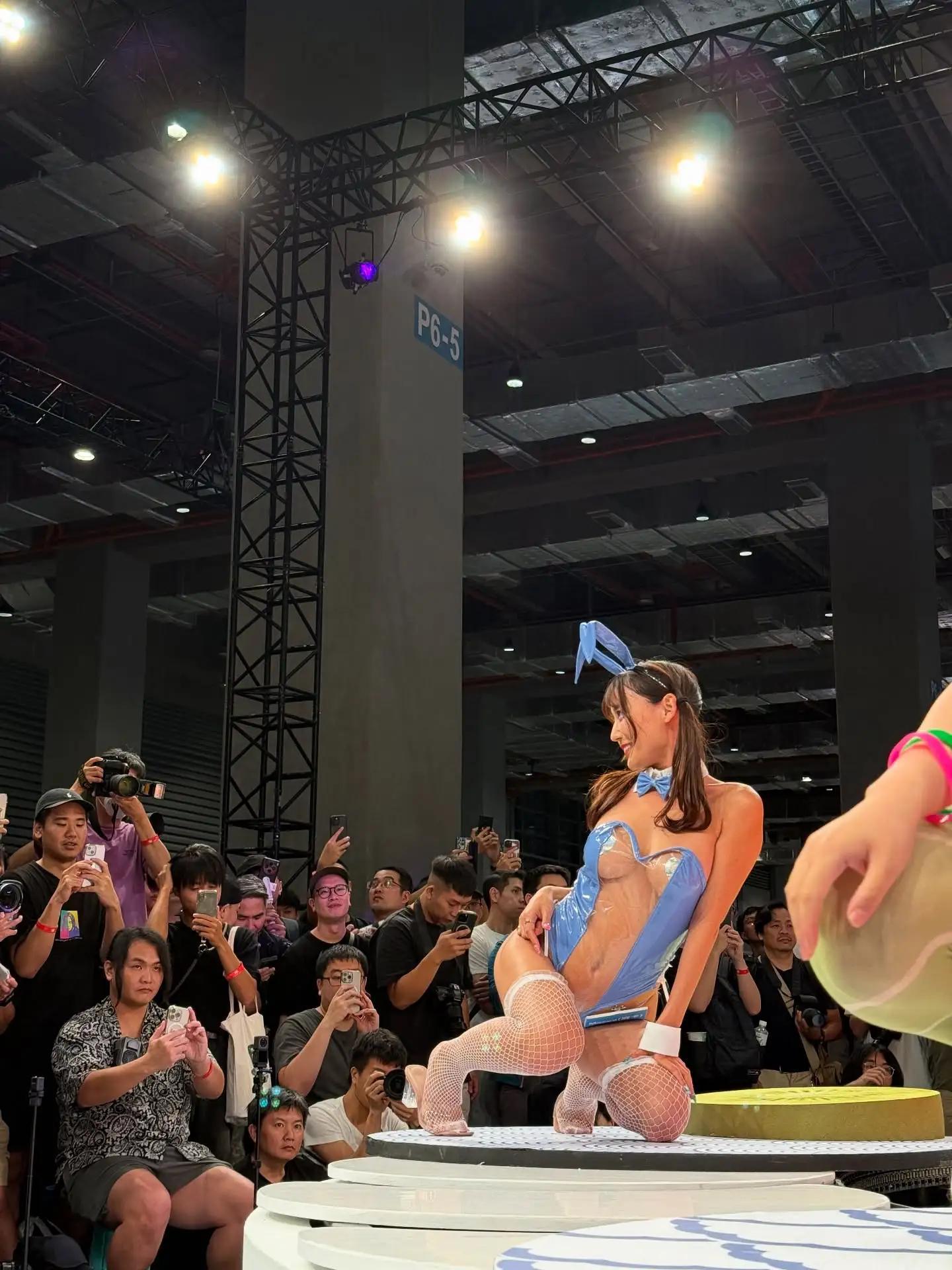 最后一天！无罩女王macca挺「两粒软球」攻进TRE，粉丝看到目不转睛！-小湿妹图(5)