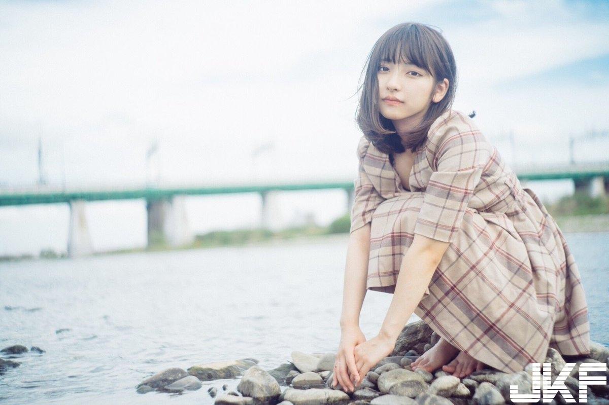 日本话题「奇迹原石」美少女　厌世颜+俏皮吐舌「冲突表情」无法忽视压倒性存在感-小湿妹图(23)