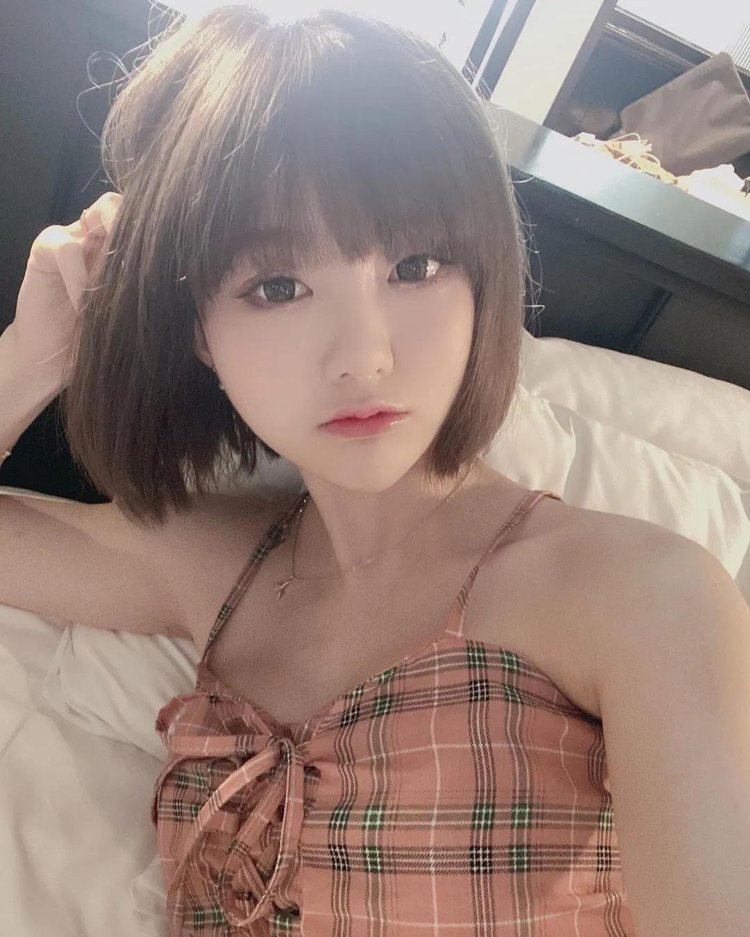 甜到窒息！短发小美女「妮妮子」日常就让你恋爱，童颜美乳「泳衣大王」94她！(2)