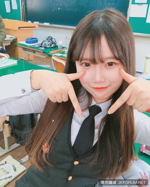 韩国高中生美貌与身材都直逼「模特儿等级」　可以直接组女团出道了-小湿妹图(10)