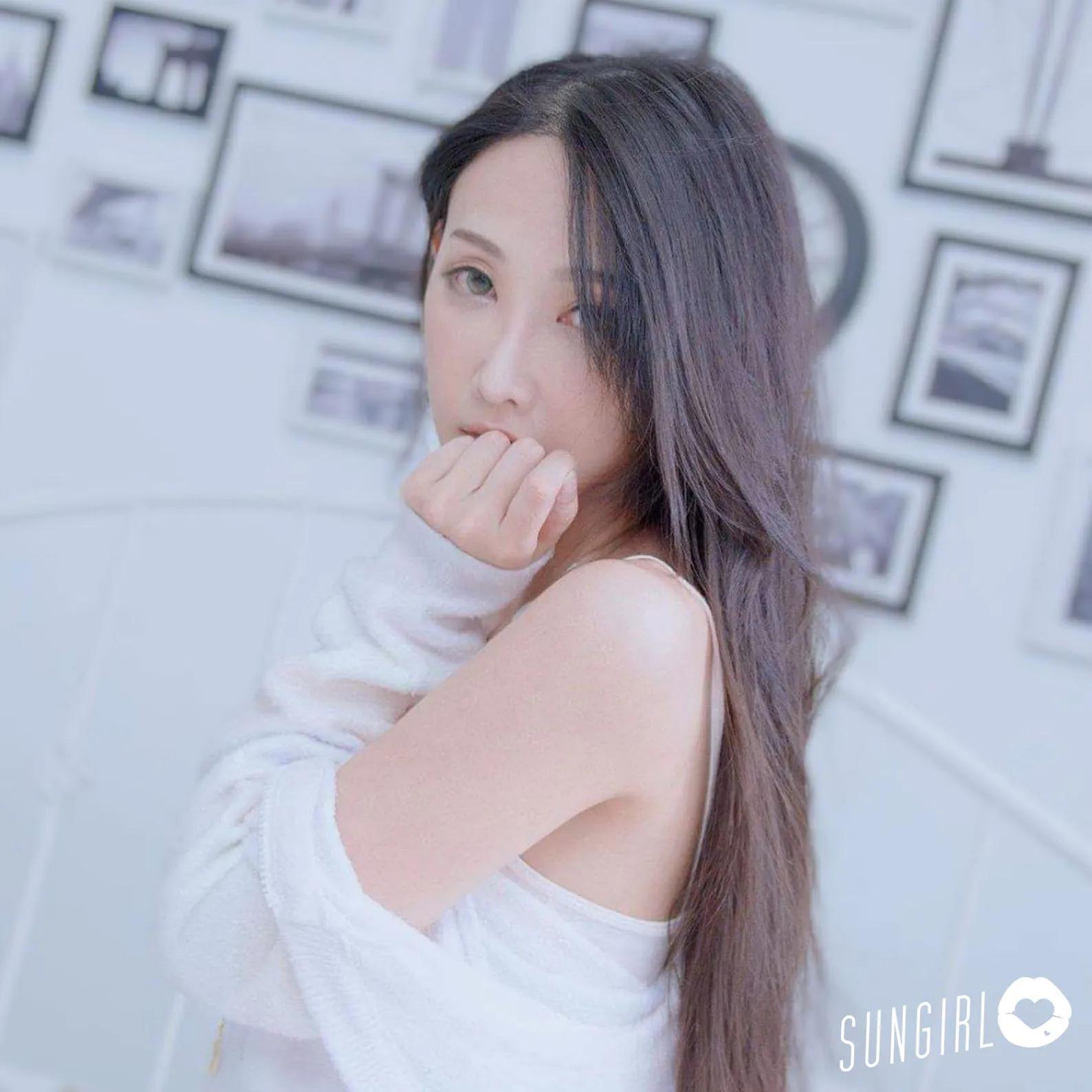 网红荞荞低胸青筋水奶 被网友称做最完美比例(20)