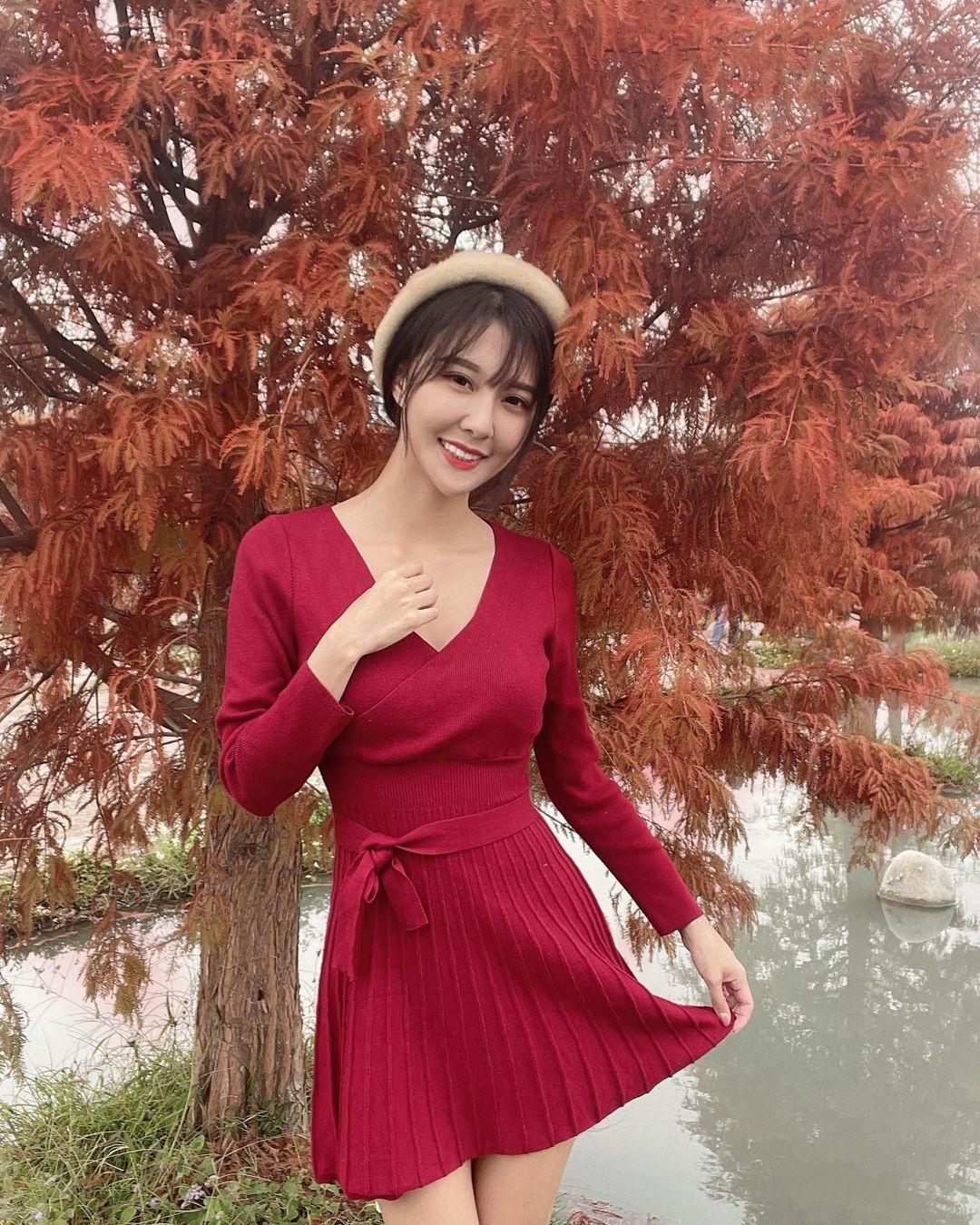 台艺大美术系「正妹大学生」气质出众，「超长美腿」外拍累积近30万粉丝追踪！-小湿妹图(13)