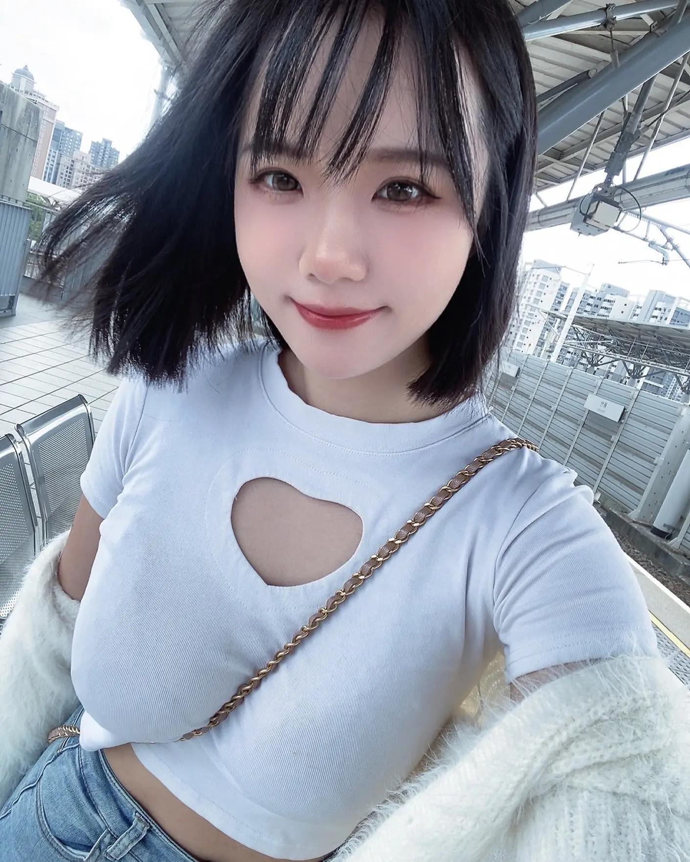 宠物美容师「Angela宝7」曝光工作照　充满反差魅力让人著迷-小湿妹图(4)