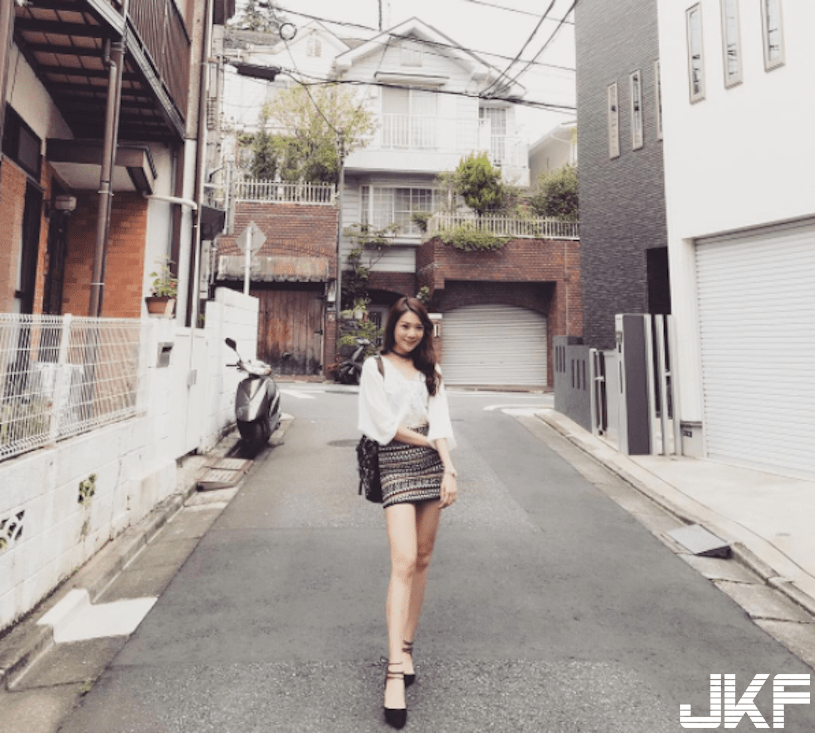 超商「逆天长腿辣妹」整个让人不敢靠近！这完美身材真让人受不了…-小湿妹图(18)