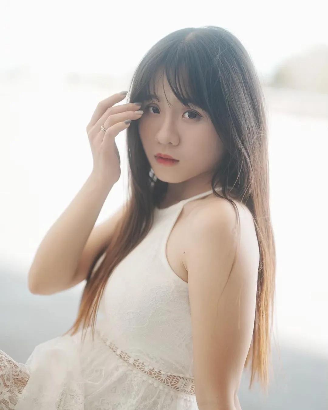 美若天仙「薇薇儿」极品长腿勾引起男人的邪恶想法(17)