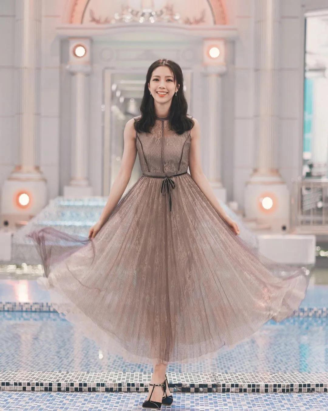 陈晓华: 空中气球 泳池踢腿 看我的本事~呵(13)