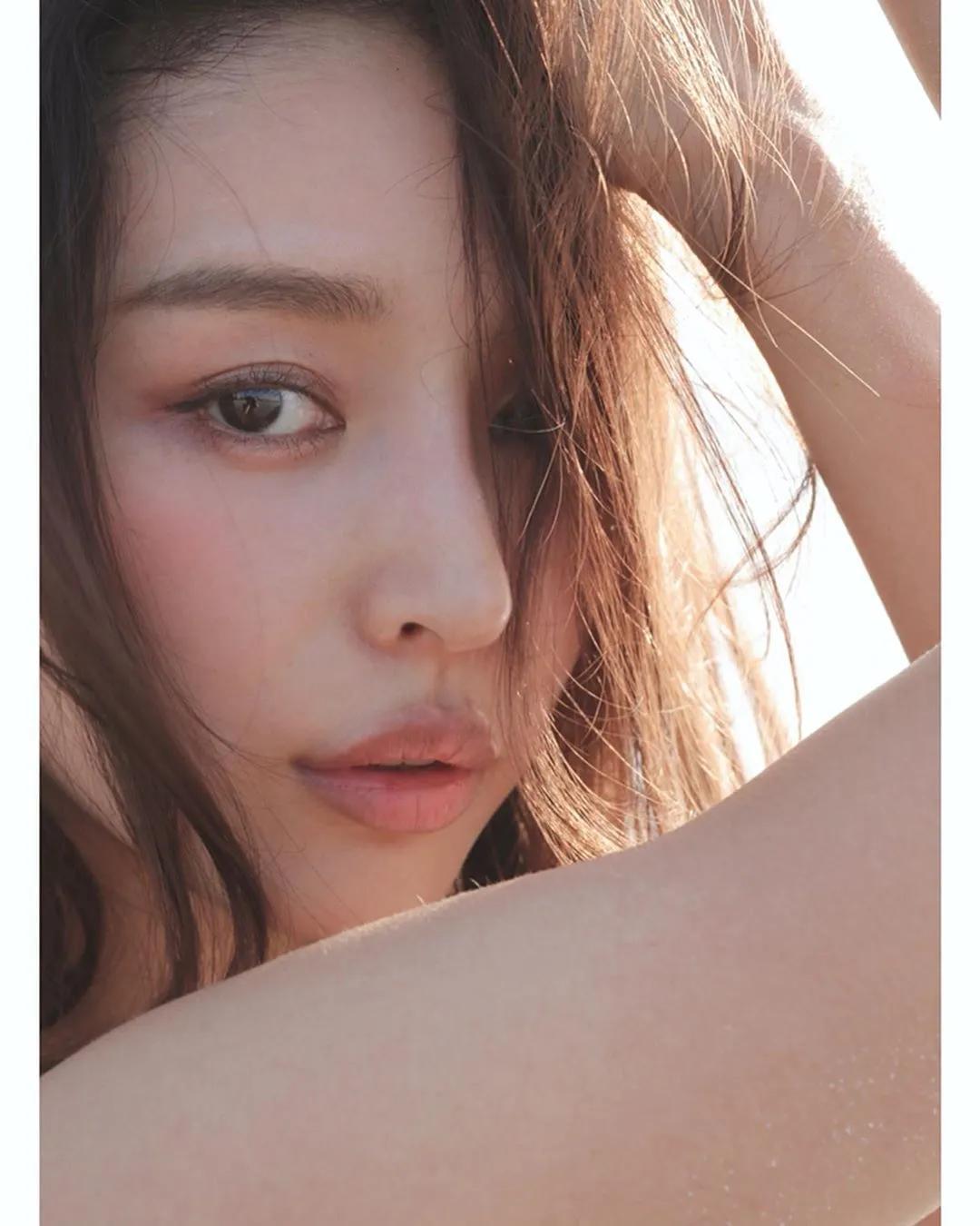 体脂17%！日本最美腰臀「加治瞳」腰线臀型火辣程度破表　女人梦寐以求完美弧度无误(32)