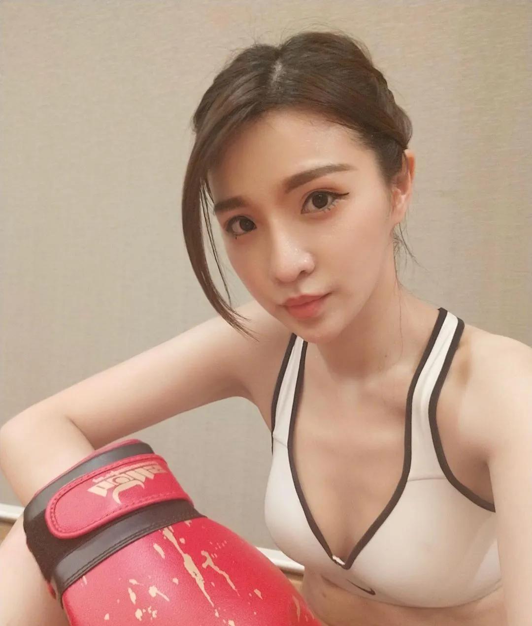 正妹直播主「张宇婷」毫不吝啬露出魔鬼身材 完美到极点(14)