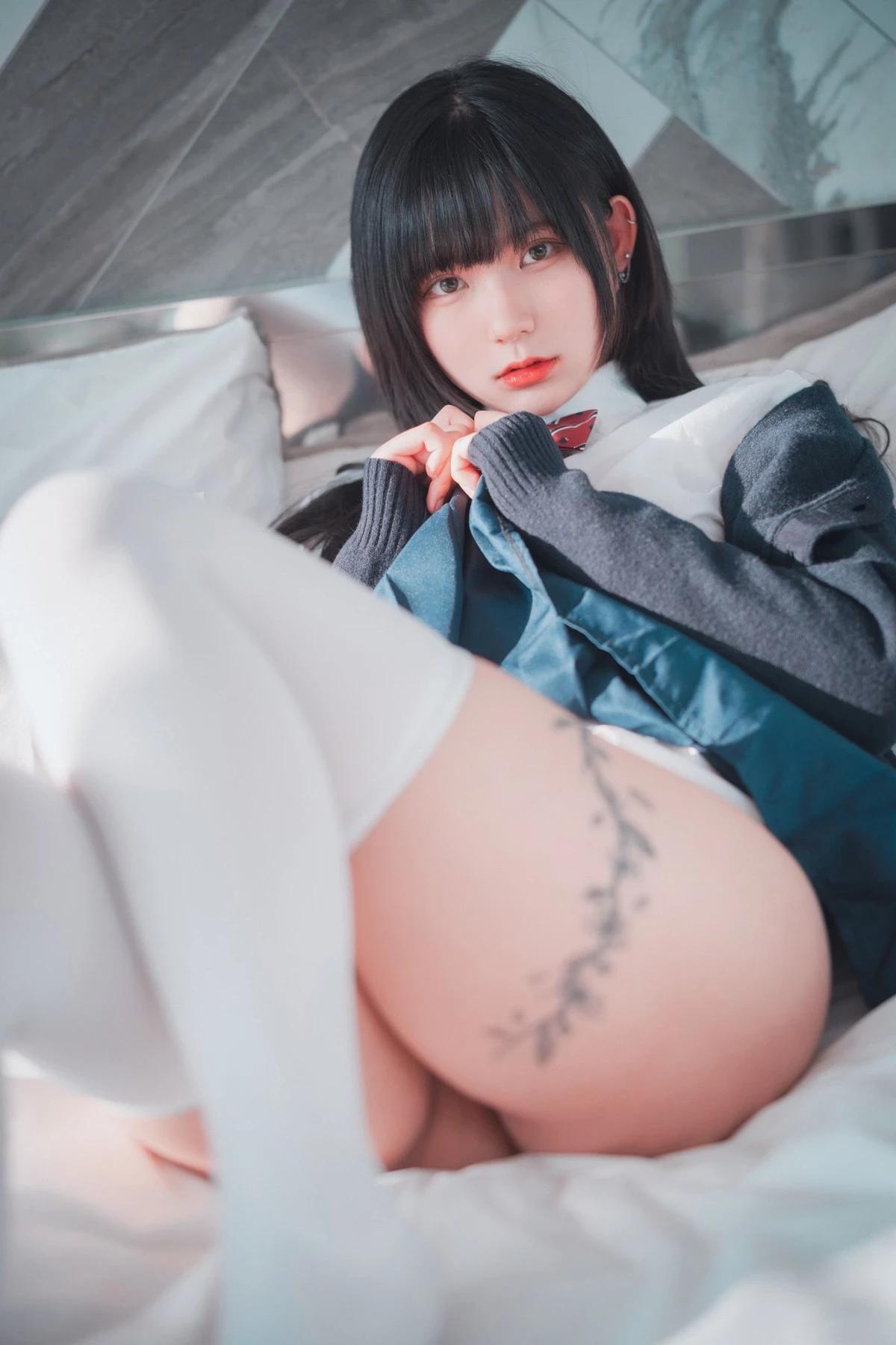 [DJAWA]No.034_模特Hizzy_Self Satisfaction主題白色內褲配白絲襪秀翹臀誘惑寫真88P(30)