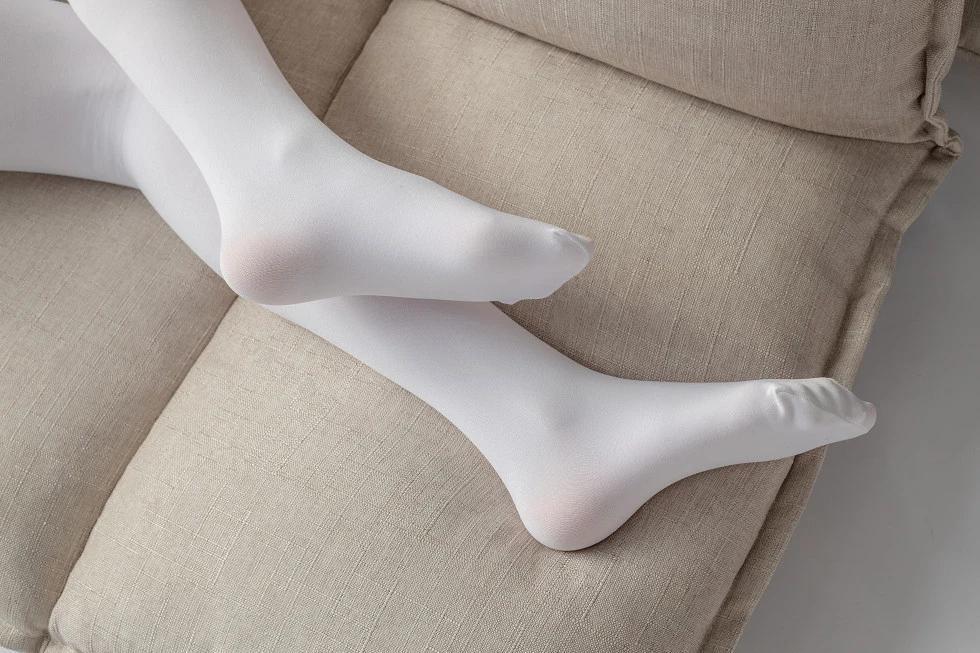 [愛花寫真]ALPHA016_毛衣妹子居家撩衣露半球性感白絲褲襪秀翹臀撩人誘惑寫真141P(48)