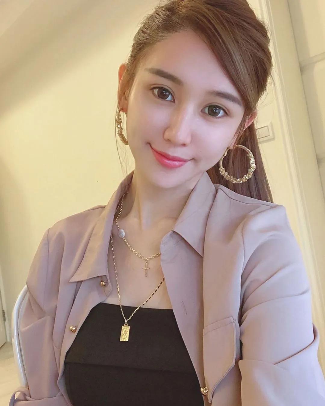 桃桃 迷蒙神情让人好心动！身材比例真的不科学(16)