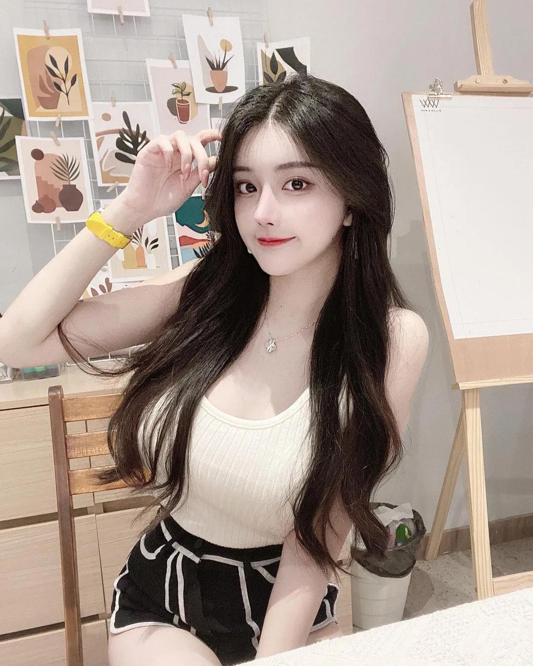 饮料店「奶茶正妹」极品身材让人无法专心！这饱满视角肯定大排长龙呀-小湿妹图(13)